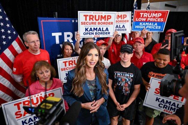Donald Trump elige a Kristi Noem para liderar el Departamento de Seguridad Nacional