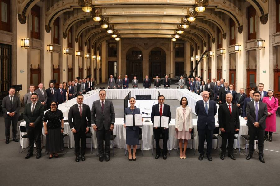 Sheinbaum y empresarios renuevan acuerdo para no elevar precios de canasta b&aacute;sica y que quede en 910 pesos
