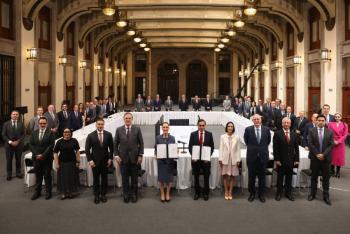 Sheinbaum y empresarios renuevan acuerdo para no elevar precios de canasta b&aacute;sica y que quede en 910 pesos