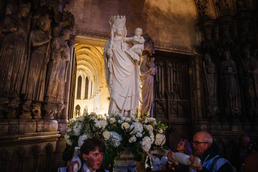 La Virgen de Notre Dame de París regresa a 