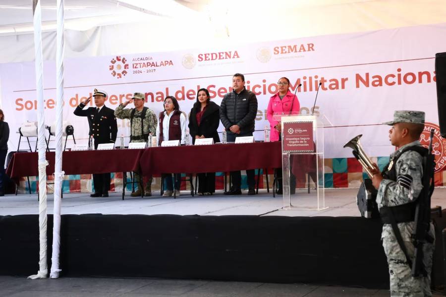 Alcaldesa de Iztapalapa exhorta a jóvenes a honrar la patria en sorteo del Servicio Militar Nacional