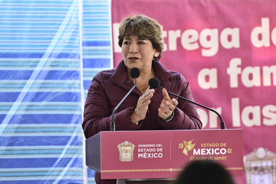 Delfina Gómez entrega apoyos en Chalco como parte de plan integral de rescate