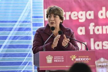 Delfina G&oacute;mez entrega apoyos en Chalco como parte de plan integral de rescate