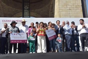 Entrega Clara Brugada m&aacute;s de 11 mil tarjetas del programa “Mi beca para Empezar”
