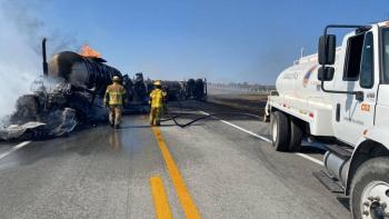 Controlan incendio de pipas con 60 mil litros de combustible en Reynosa