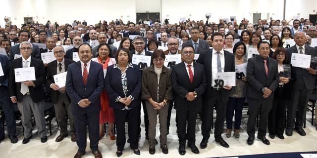 BUAP da reconocimientos por antiguedad a personal académico y administrativo