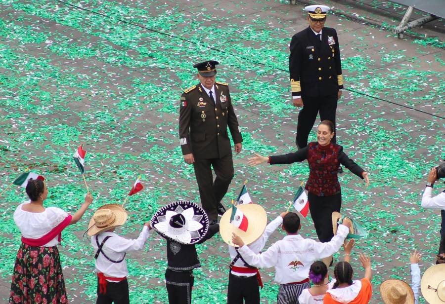 Sheinbaum celebra reforma judicial y defiende a los mexicanos en el extranjero en su primer desfile de la Revolución