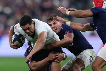 El capit&aacute;n de Escocia, Tuipulotu, sorprendido por la llegada de la 