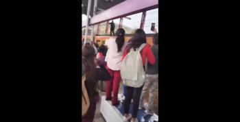 Hombre en situaci&oacute;n vulnerable detiene operaciones en estaci&oacute;n Guelatao del Metro