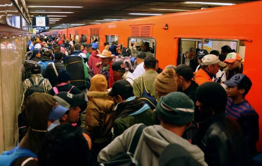 Usuarios del Metro CDMX reportan retrasos de más de 10 minutos en 6 Líneas