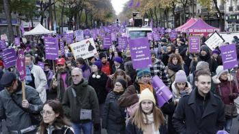 Marchas en Francia denuncian violencias contra las mujeres