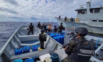 Marina de El Salvador incauta dos toneladas de coca&iacute;na