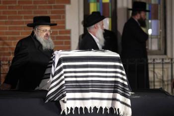 Emocionado homenaje en Israel en funerales del rabino asesinado en Emiratos