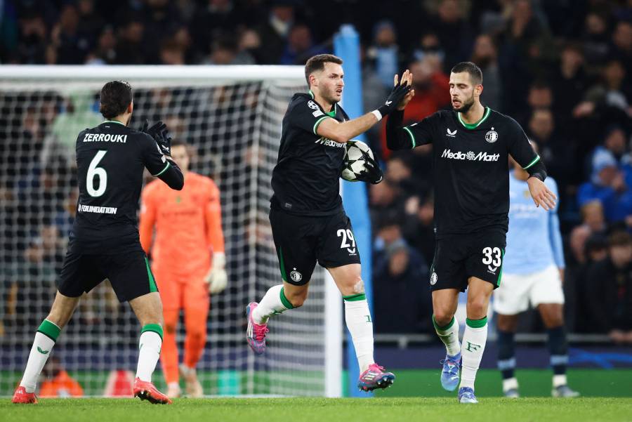 Manchester City deja escapar la victoria ante Feyenoord; Santi Giménez marcó gol