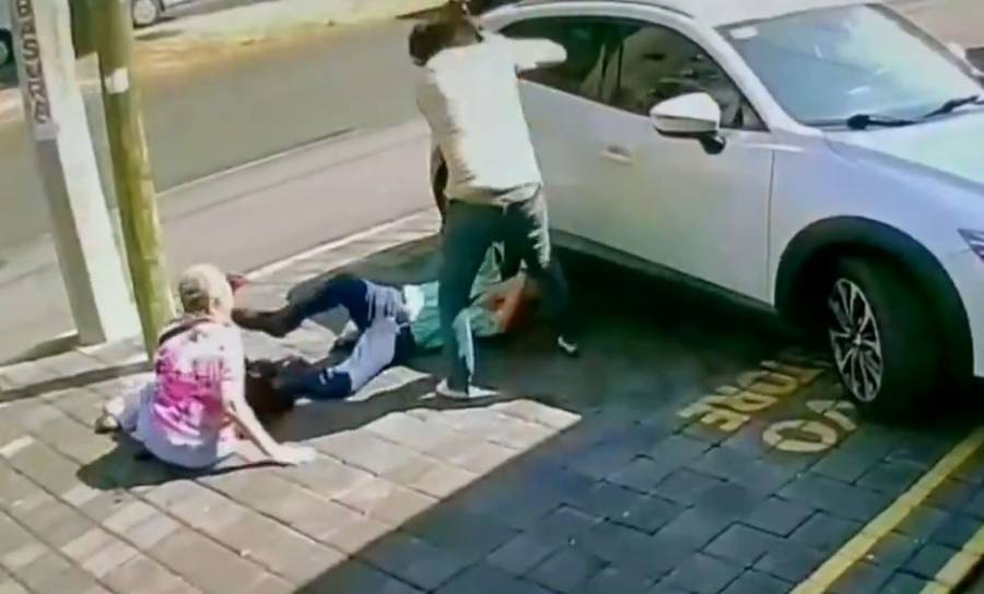 Conductor desata caos en Colima: choca, atropella a una mujer y agrede a una pareja de ancianos