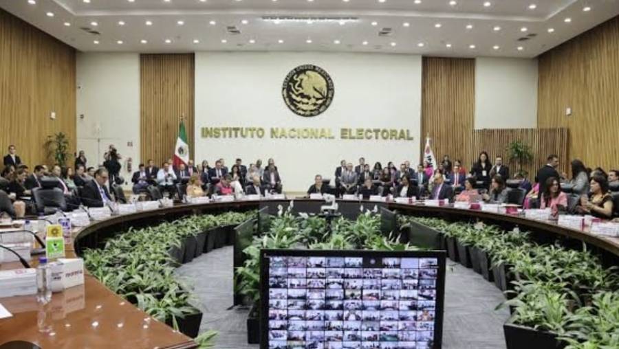 SAT busca datos de consejeros del INE para cobrar multa por desacato