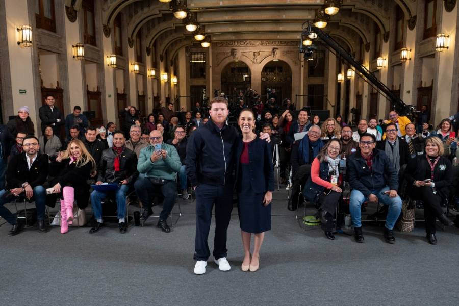 Canelo Álvarez sorprende al aparecer en La Mañanera de Claudia Sheinbaum