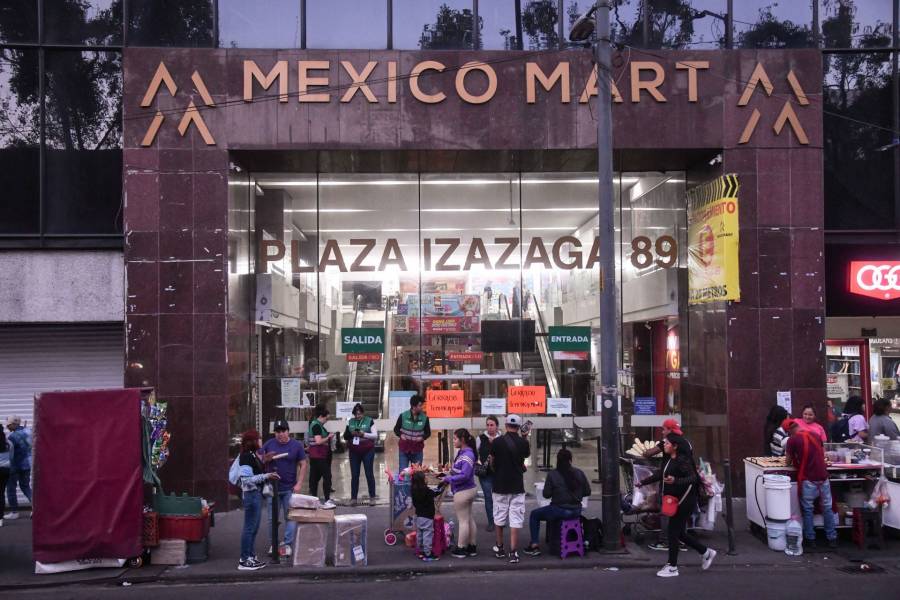 Desalojan locales de Izazaga 89