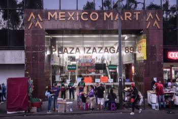Desalojan locales de Izazaga 89