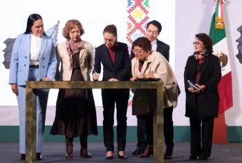 Presidenta firma decreto para creación de Universidad Rosario Castellanos