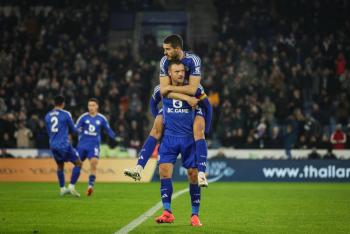 Van Nistelrooy debuta en banquillo del Leicester con victoria sobre el West Ham