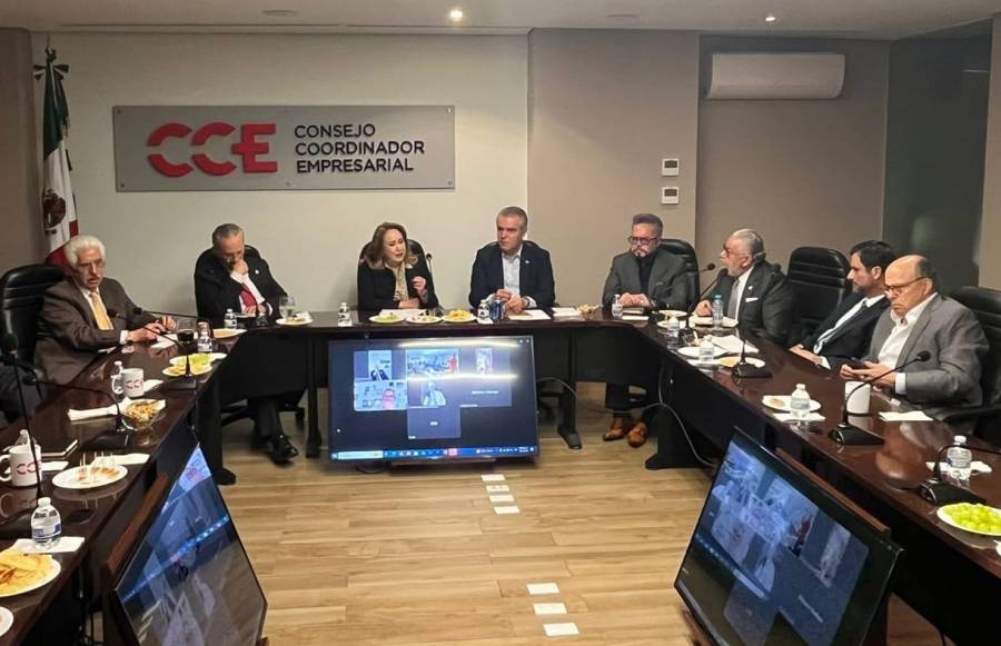 Ministra Yasmín Esquivel dialoga con miembros del CCE sobre Reforma Judicial