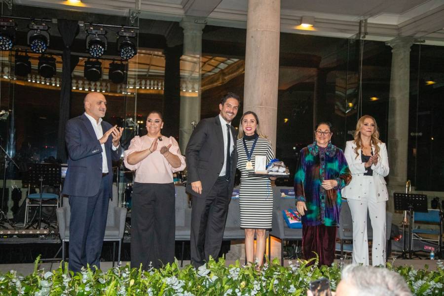 Víctor González Herrera reconoce a líderes del altruismo en México