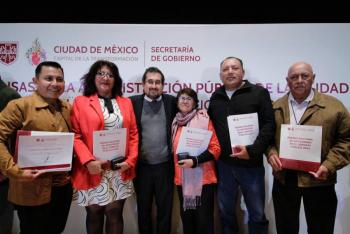 Reconocen a trabajadores de la SECGOB por su trayectoria y compromiso