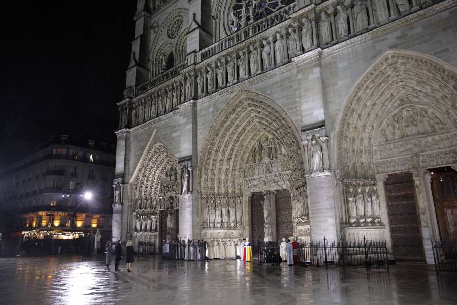 Notre Dame de Par&iacute;s vuelve a abrir sus puertas a cinco a&ntilde;os despu&eacute;s de su incendio