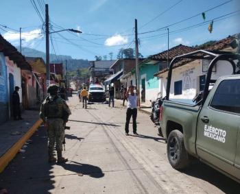 Contin&uacute;an militares, CFE y Segob en Pantelh&oacute;; buscan evitar m&aacute;s enfrentamientos