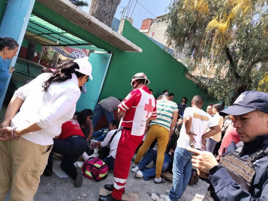 Dos accidentes viales en Tlalnepantla afectan tr&aacute;nsito y dejan m&uacute;ltiples lesionados
