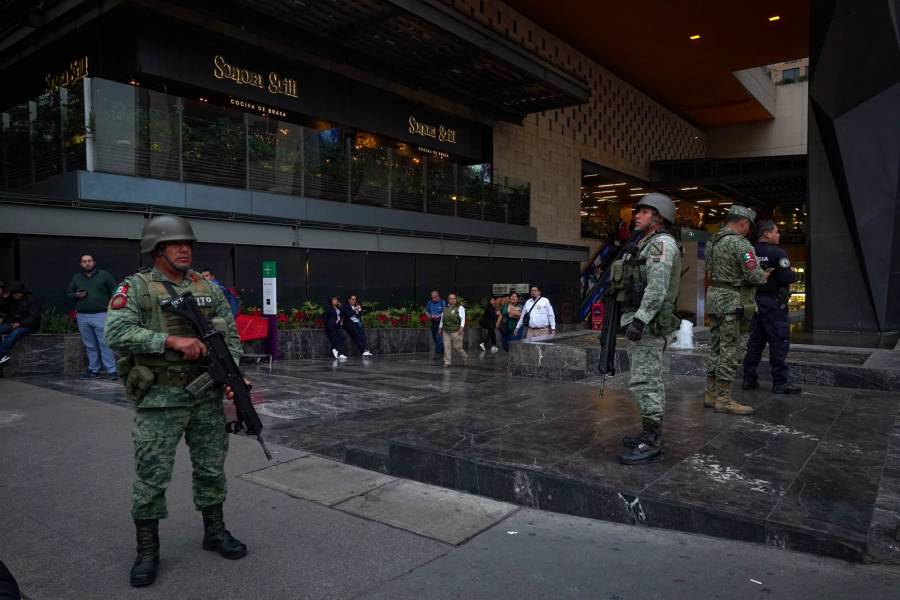 Desalojan Plaza Miyana en Polanco por incendio en restaurante