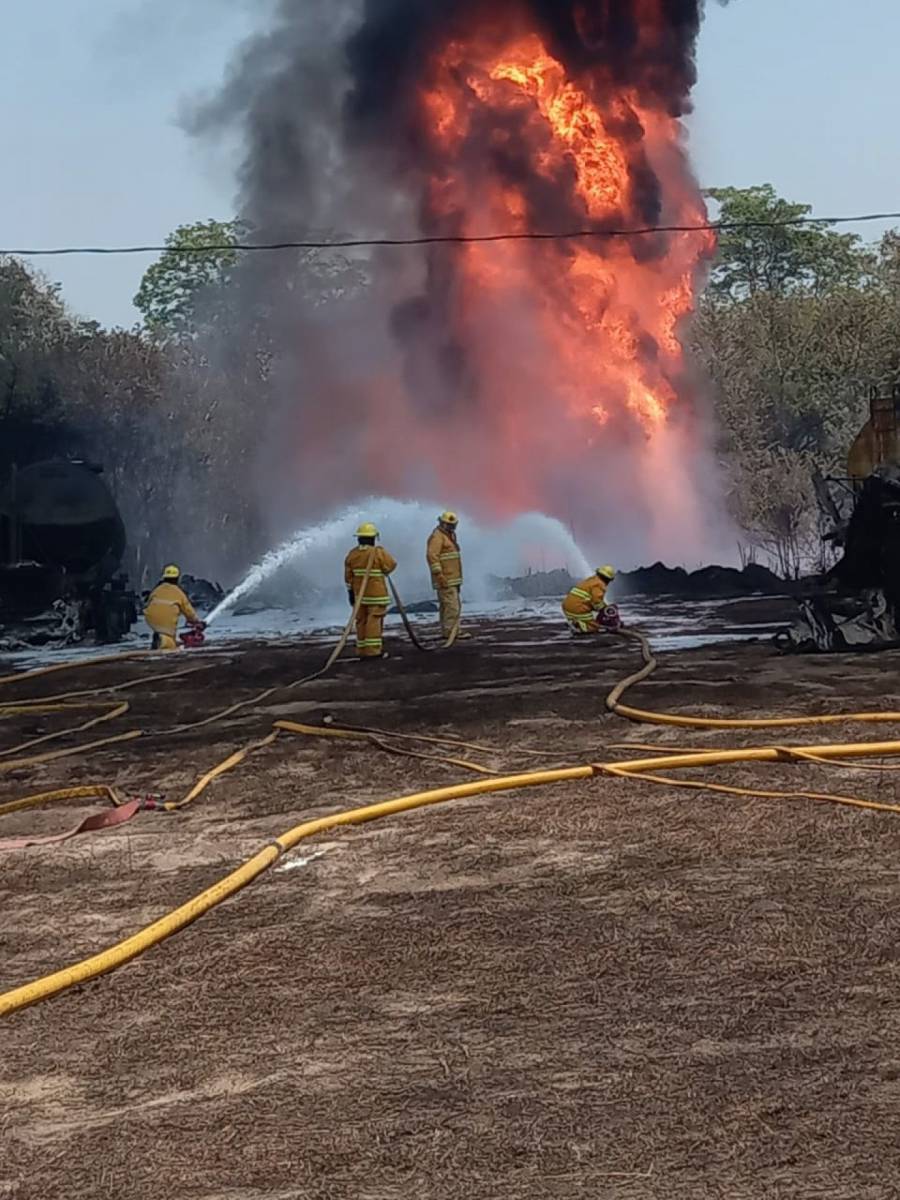 Explota ducto de Pemex en la Carretera Tampico-Mante