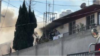 Controlan incendio en departamento de Iztacalco