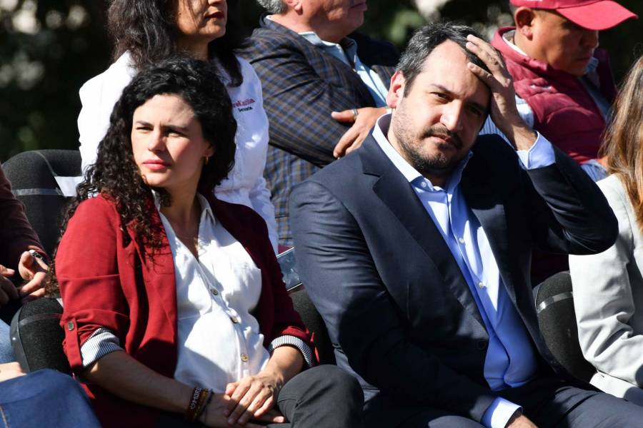 Andrés Manuel López Beltrán asiste a la toma de protesta de Alejandro Armenta como gobernador de Puebla