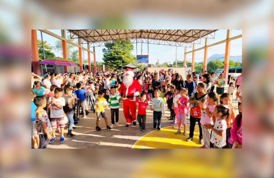 Navidad verde llena de alegría a comunidades de Axtla de terrazas
