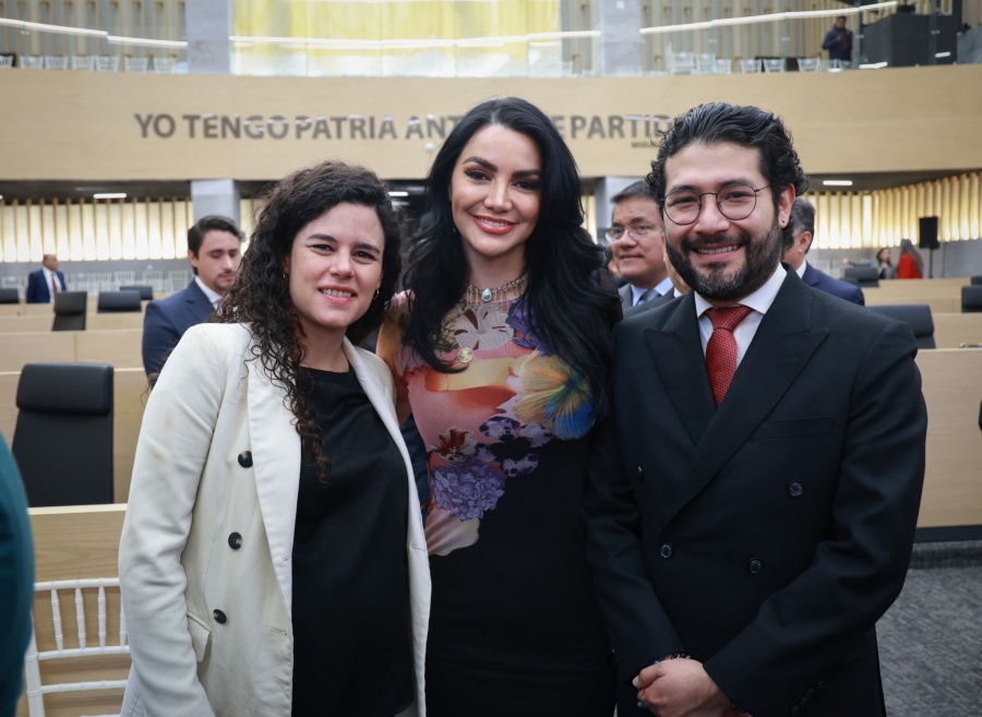 Morena consolida la Cuarta Transformación con relevos gubernamentales y fortalecimiento de relaciones internacionales