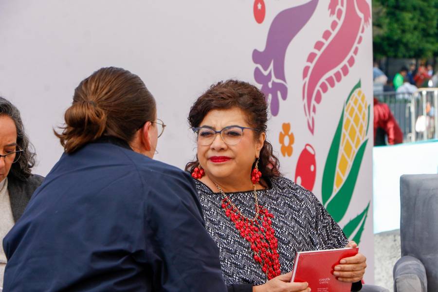 Clara Brugada atiende a 30 familias en la Novena Jornada de Zócalo Ciudadano