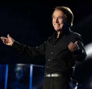 Hospitalizan al cantante Raphael tras sufrir accidente cerebrovascular