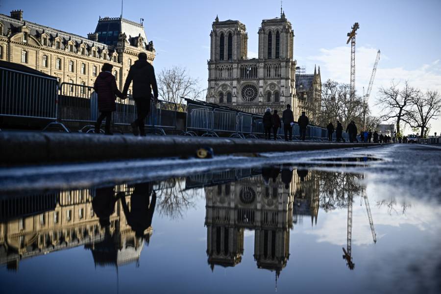 Artista francesa es responsable de los nuevos vidrios de Notre Dame de París.