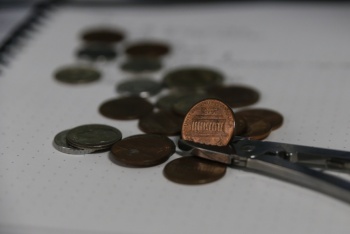 La Fed modera los recortes de tasas y advierte sobre una inflaci&oacute;n persistente