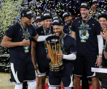 Milwaukee derrota a Oklahoma City y se corona campe&oacute;n invicto de la Copa NBA