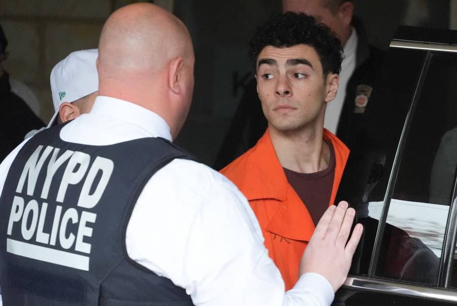 Luigi Mangione comparece en Nueva York tras ser extraditado por el asesinato de Brian Thompson