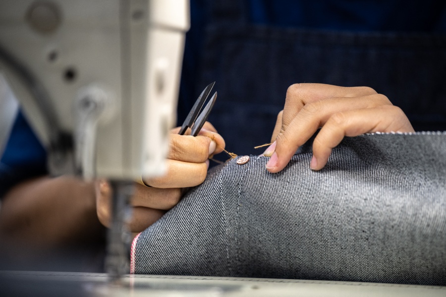 El secreto de los jeans artesanales japoneses que duran décadas