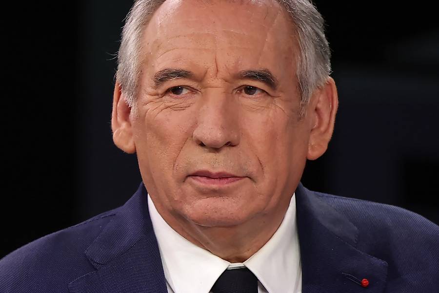 La segunda primera ministra de Francia hace un sorpresivo regreso al frente