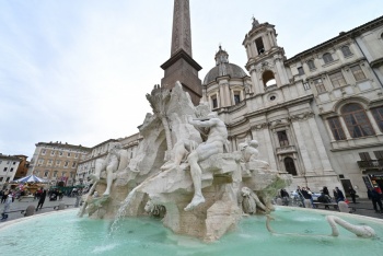 La fuente de Trevi en Roma reabre despu&eacute;s de varias semanas de limpieza