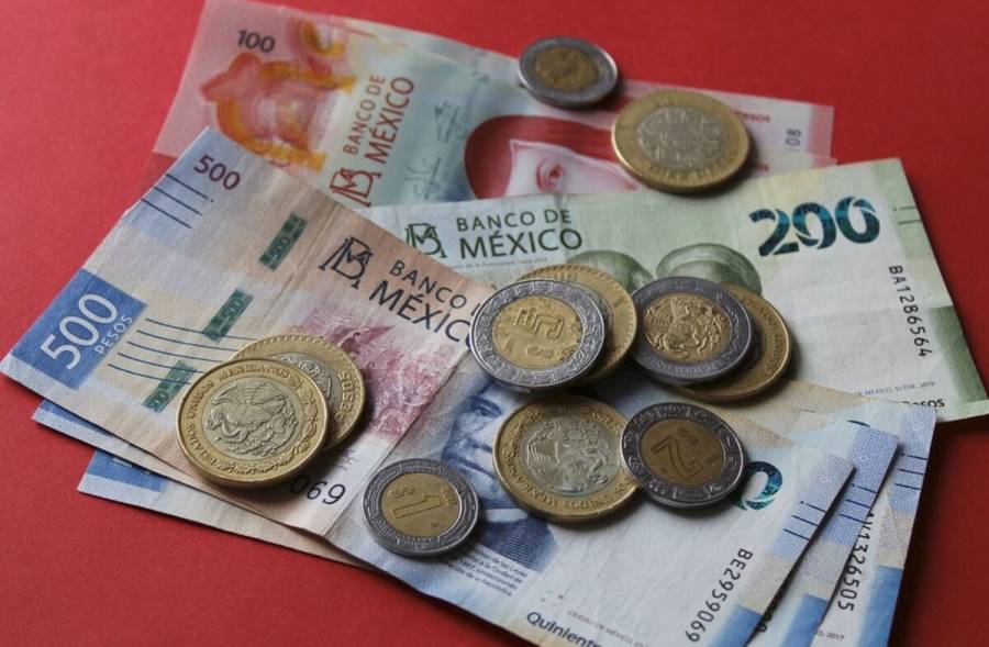 El peso mexicano se aprecia ligeramente en jornada de baja liquidez antes de Navidad