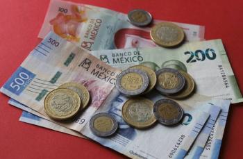 El peso mexicano se aprecia ligeramente en jornada de baja liquidez antes de Navidad