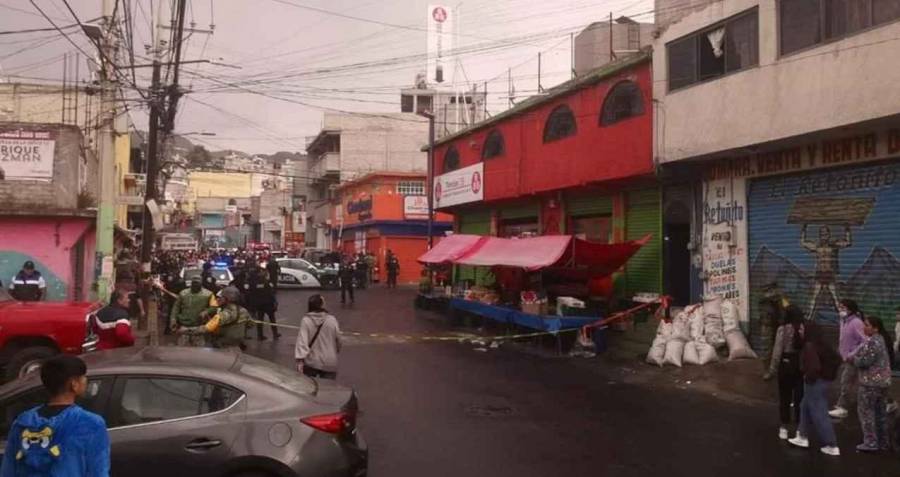 Incendio en fábrica de muebles en Iztapalapa moviliza a cuerpos de emergencia