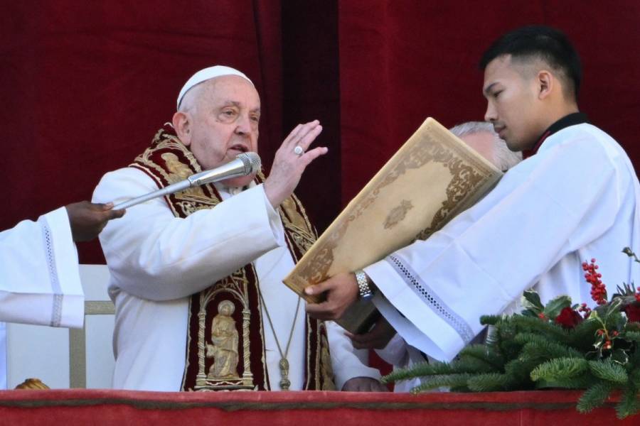 El papa pide en Navidad que 